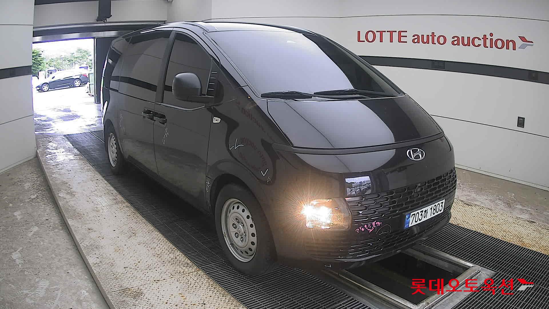 2023 - hyundai staria