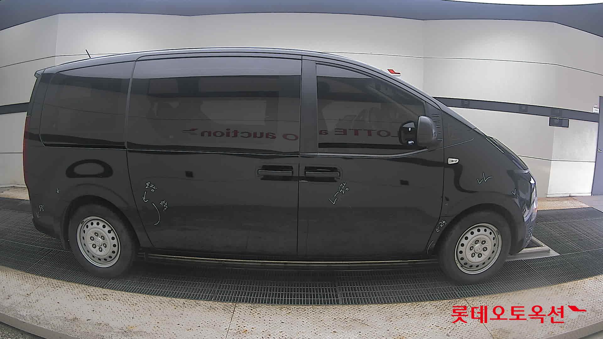 2023 - hyundai staria