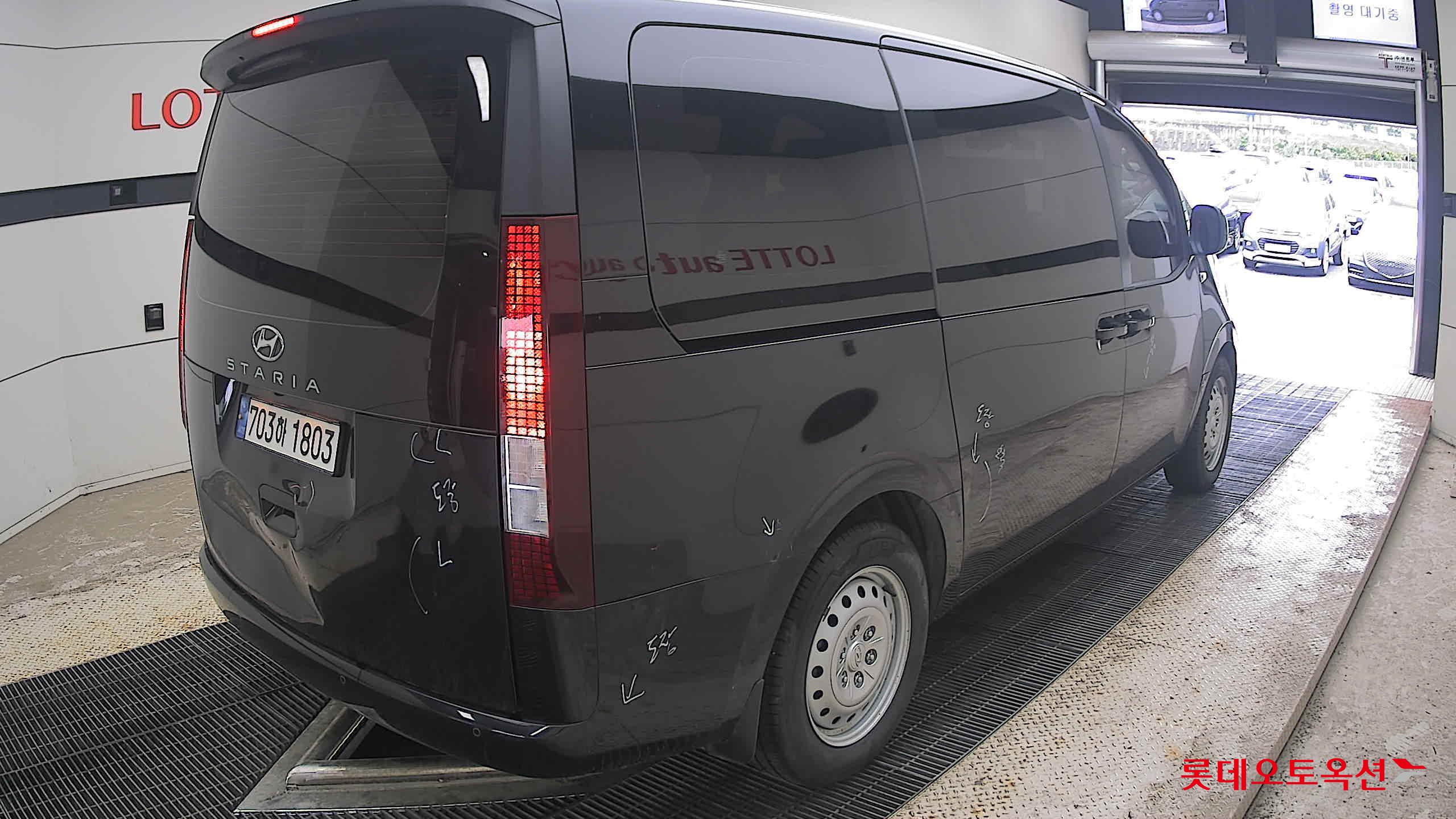 2023 - hyundai staria