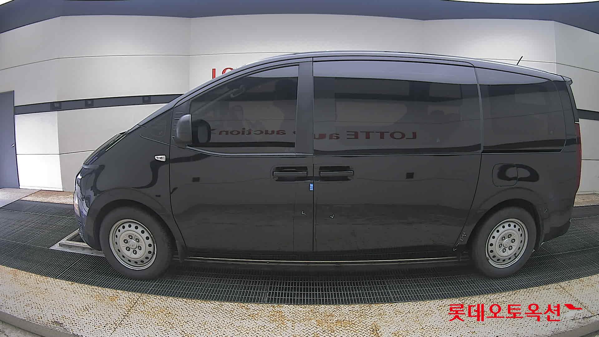 2023 - hyundai staria