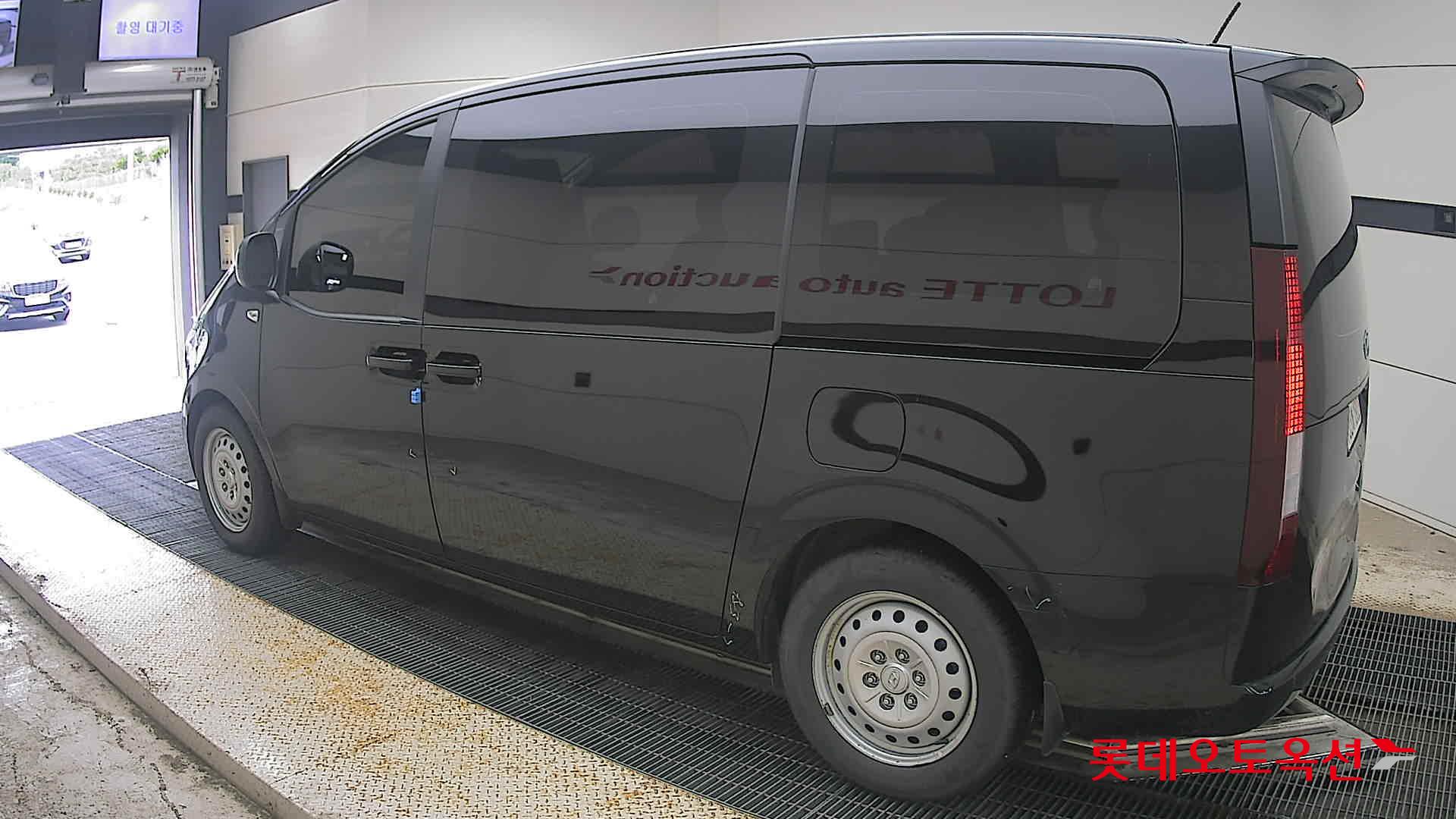 2023 - hyundai staria