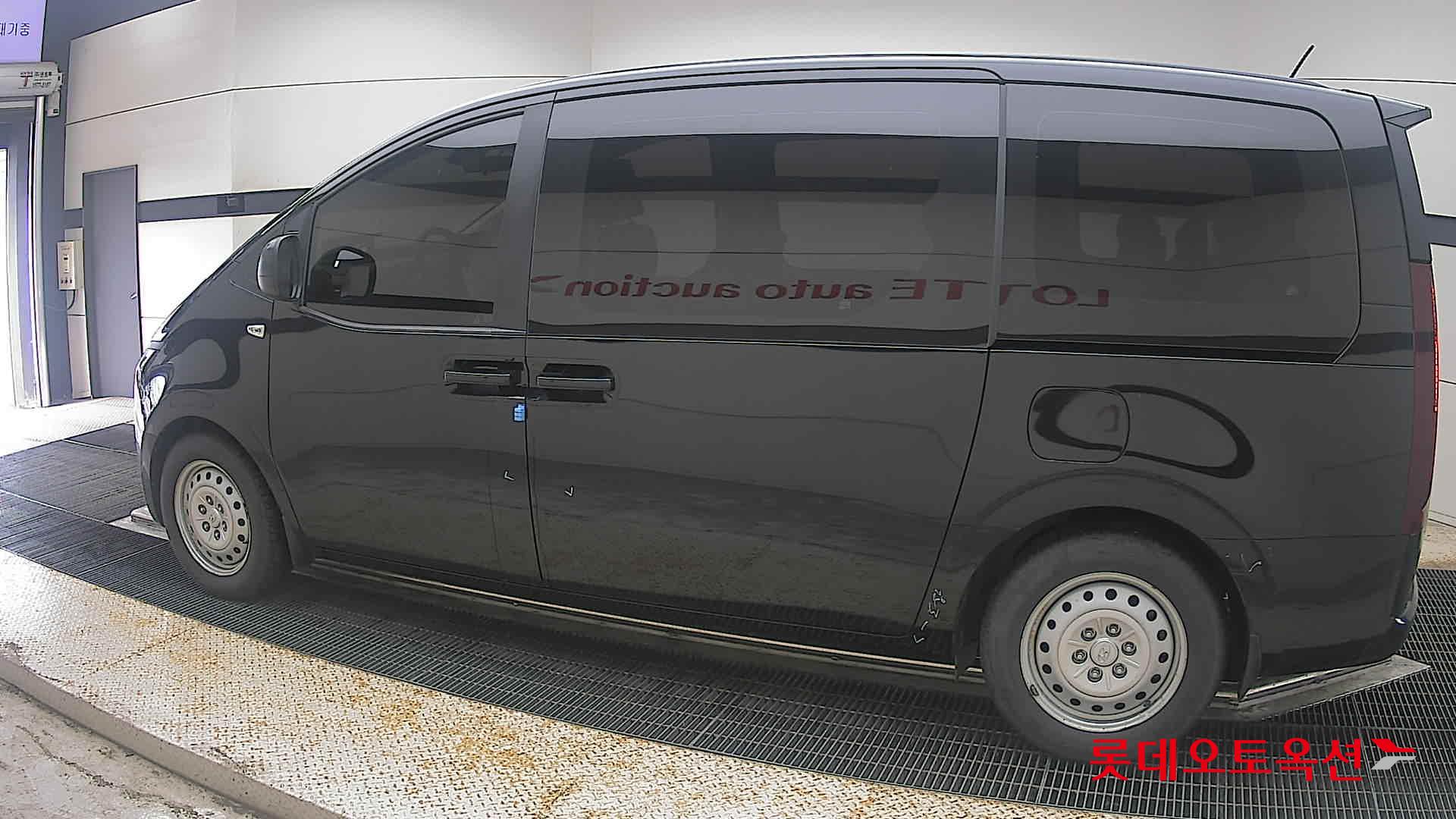 2023 - hyundai staria
