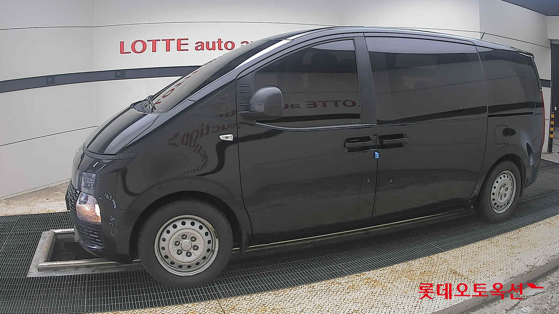 2023 - hyundai staria