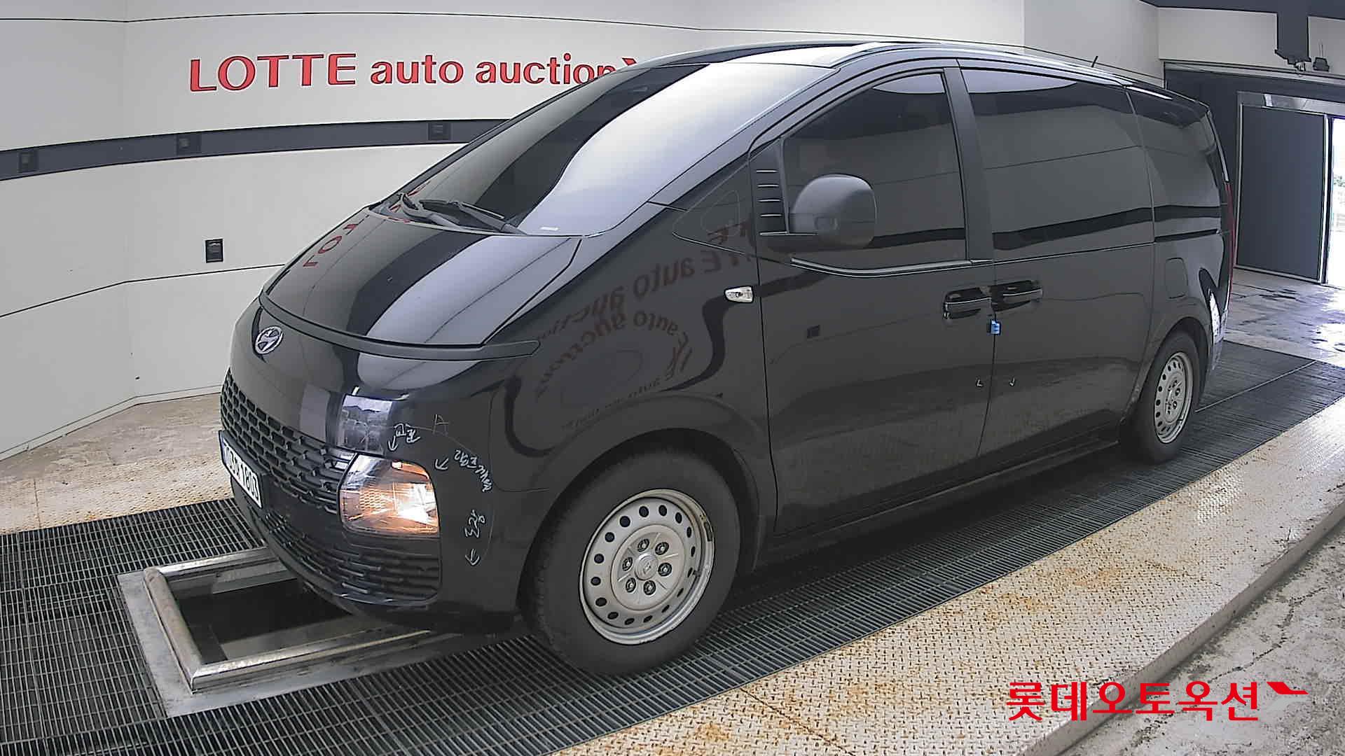 2023 - hyundai staria