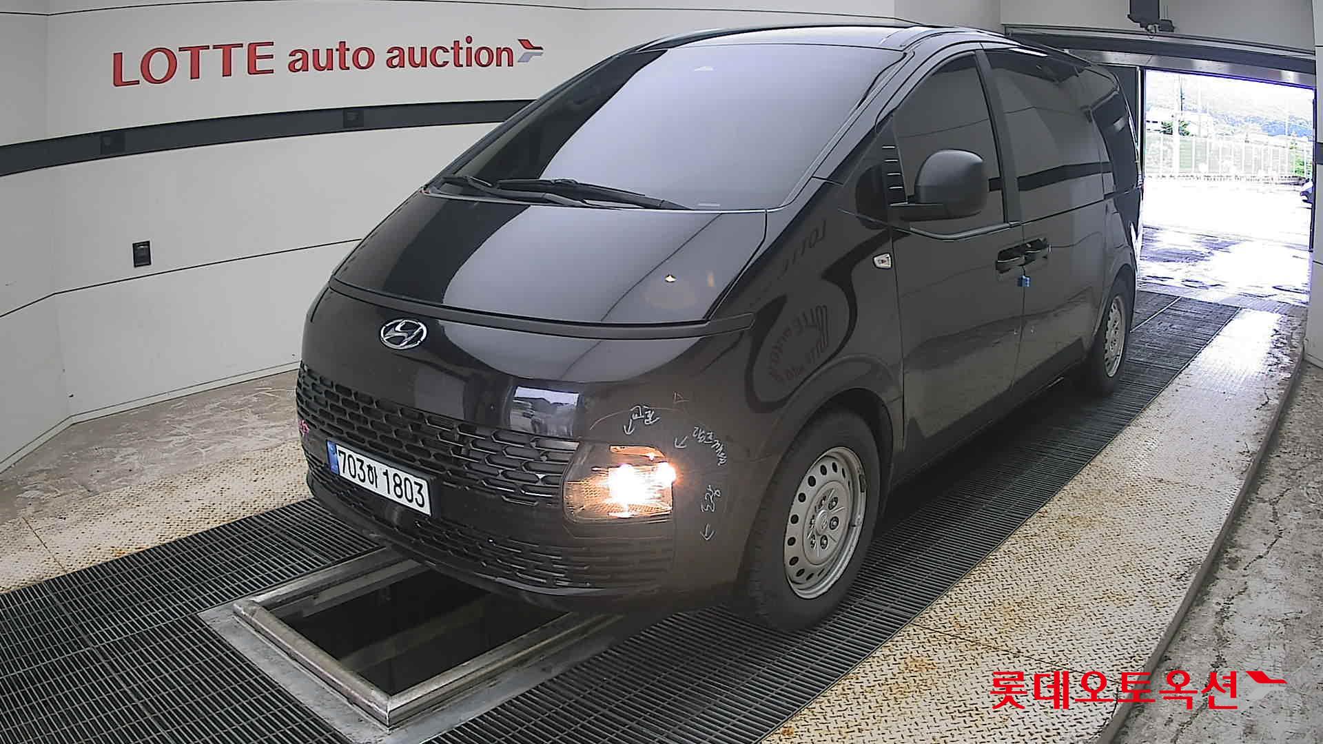 2023 - hyundai staria