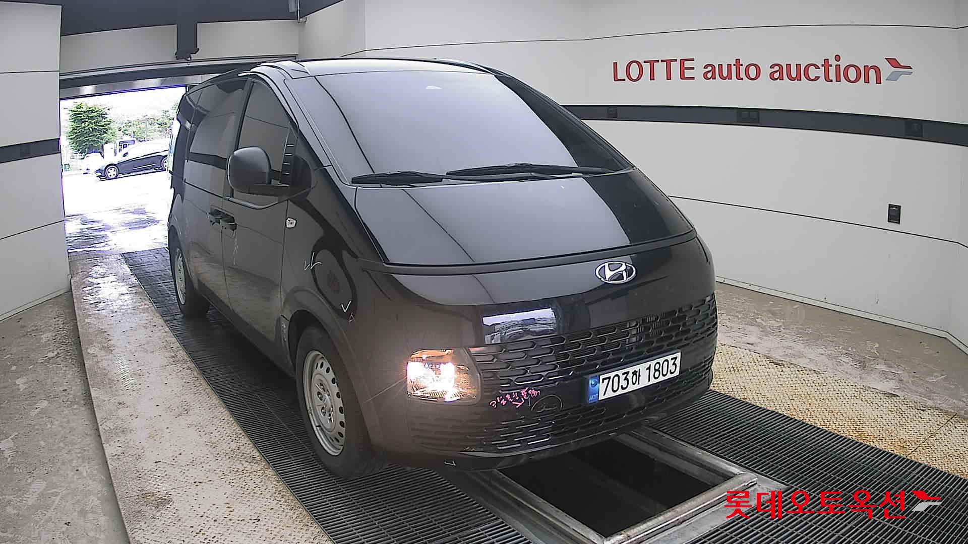 2023 - hyundai staria