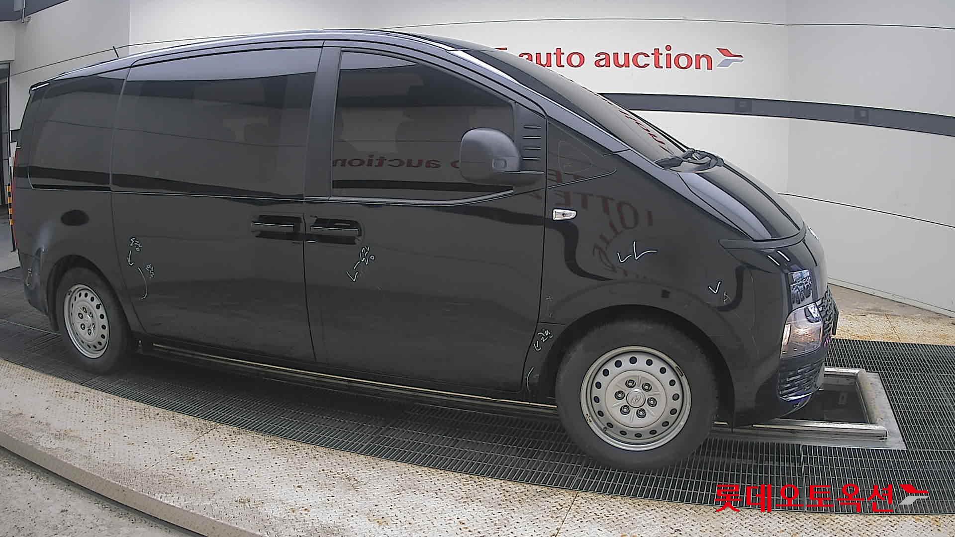 2023 - hyundai staria