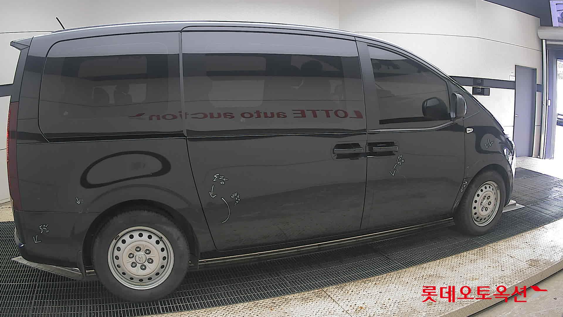 2023 - hyundai staria