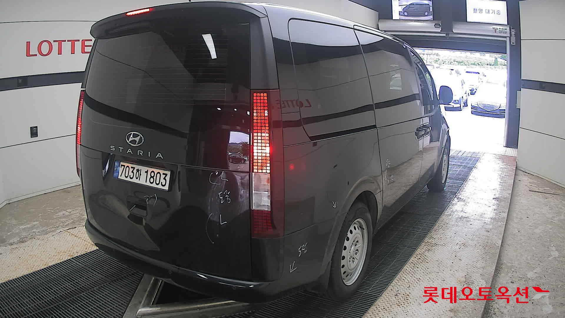 2023 - hyundai staria