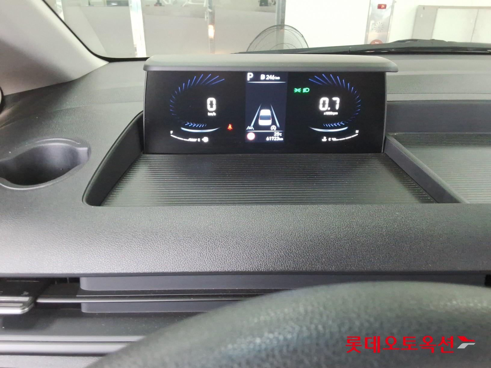 2023 - hyundai staria