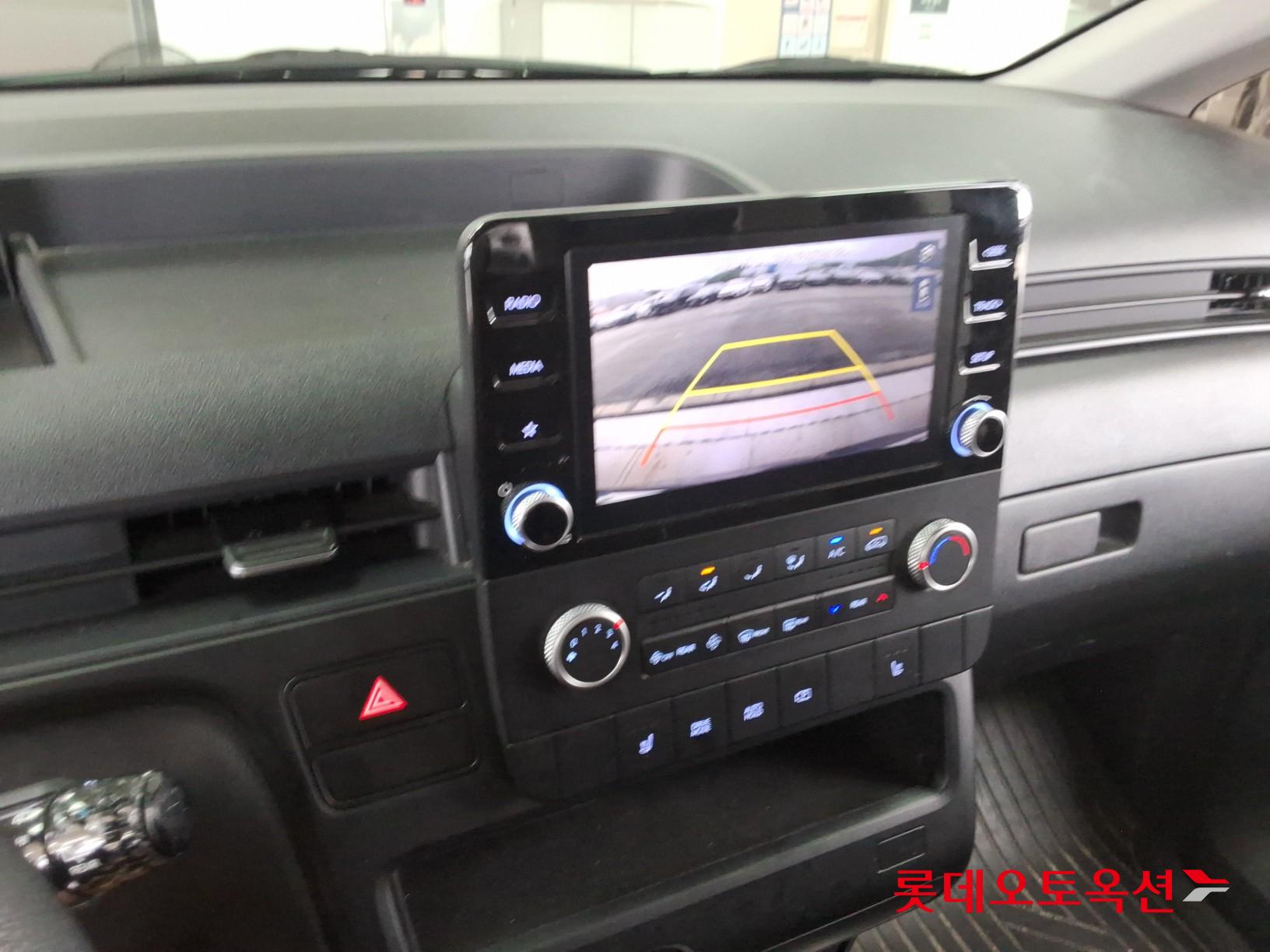 2023 - hyundai staria