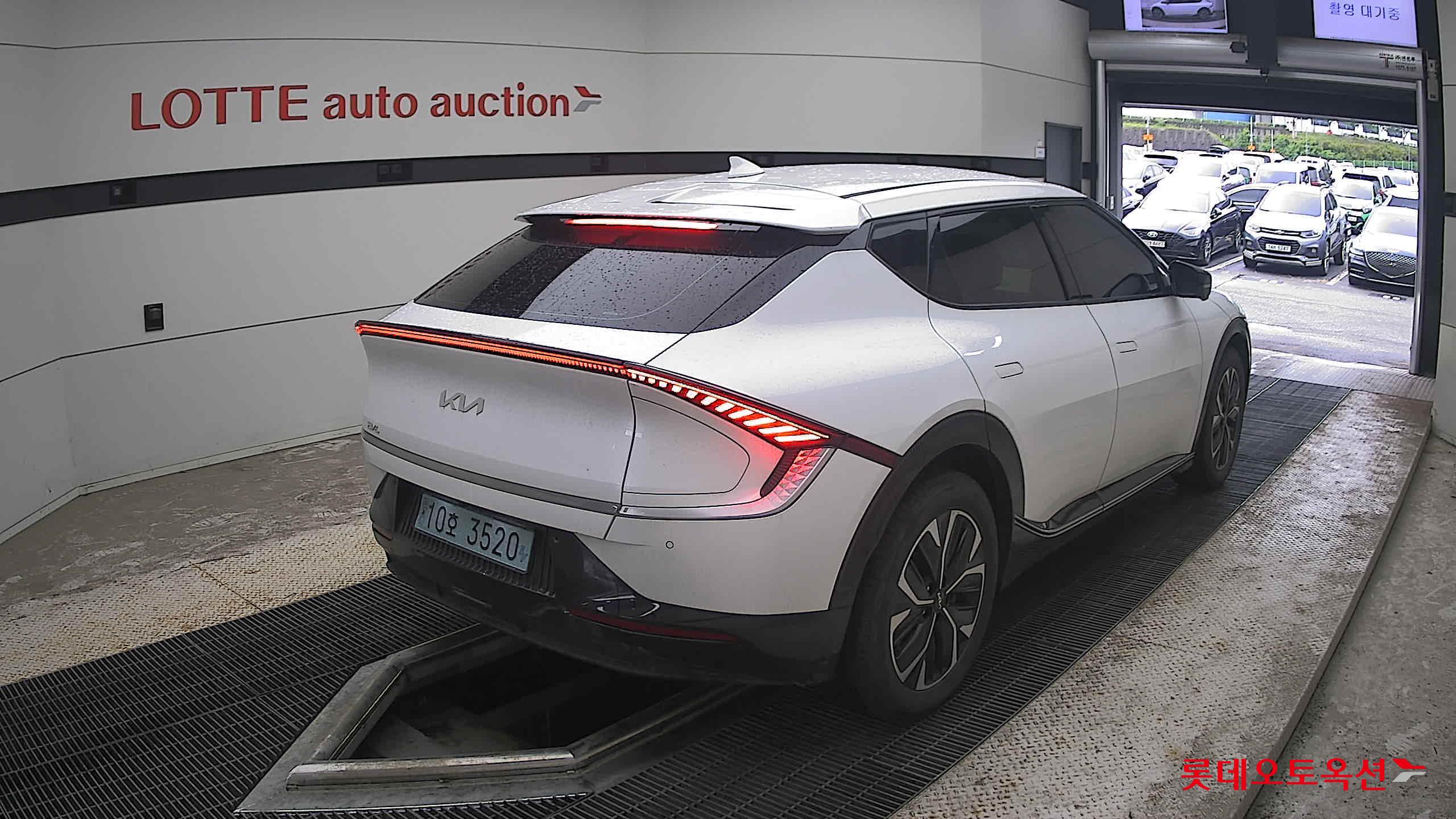 2022 - kia ev6