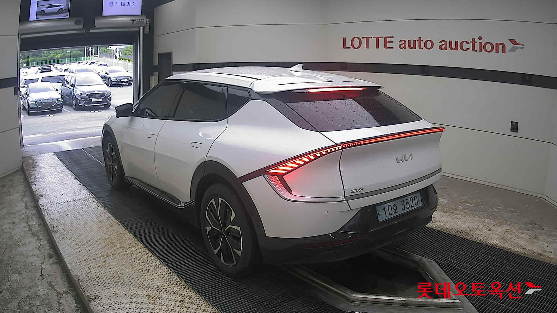2022 - kia ev6
