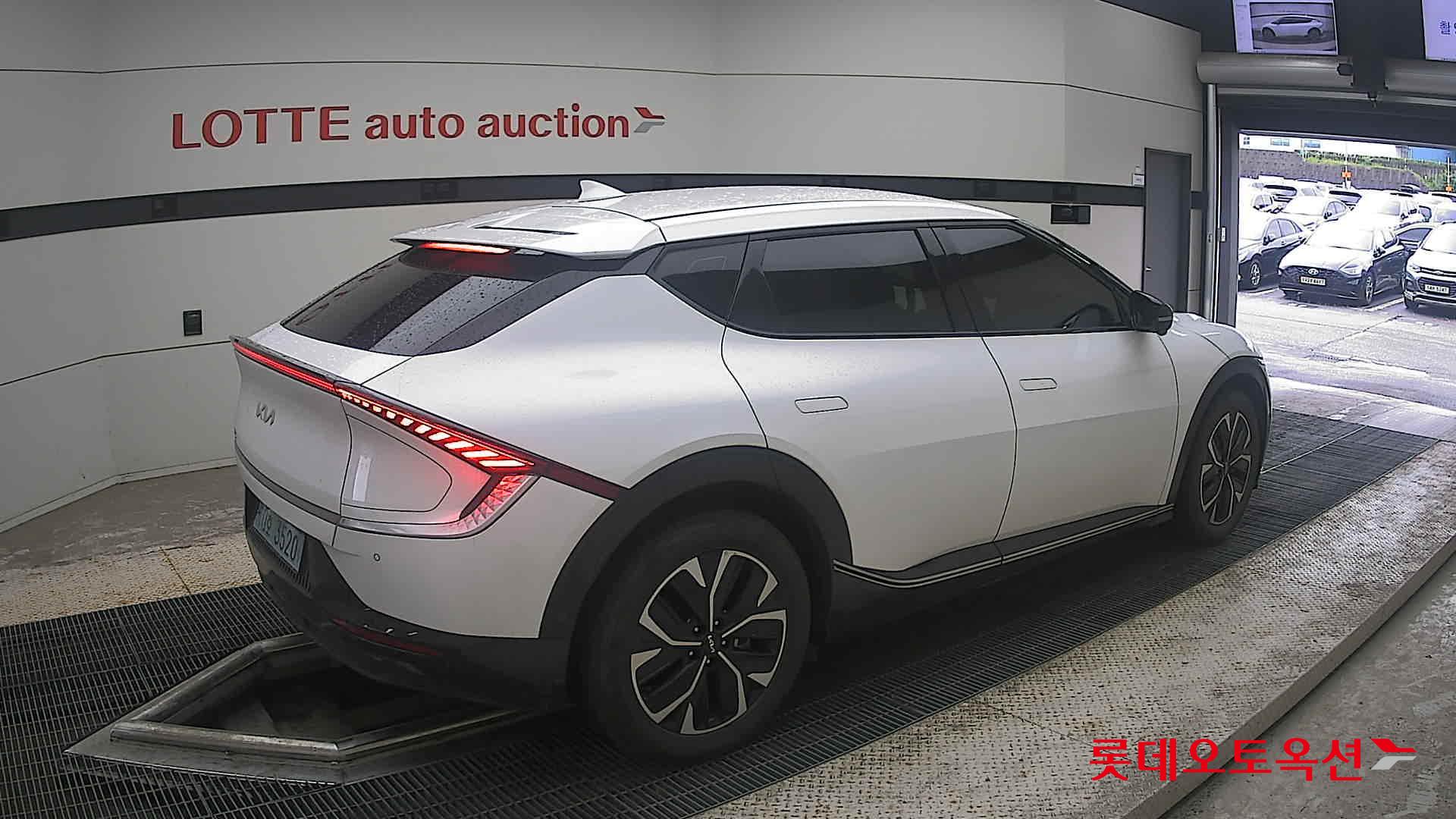 2022 - kia ev6