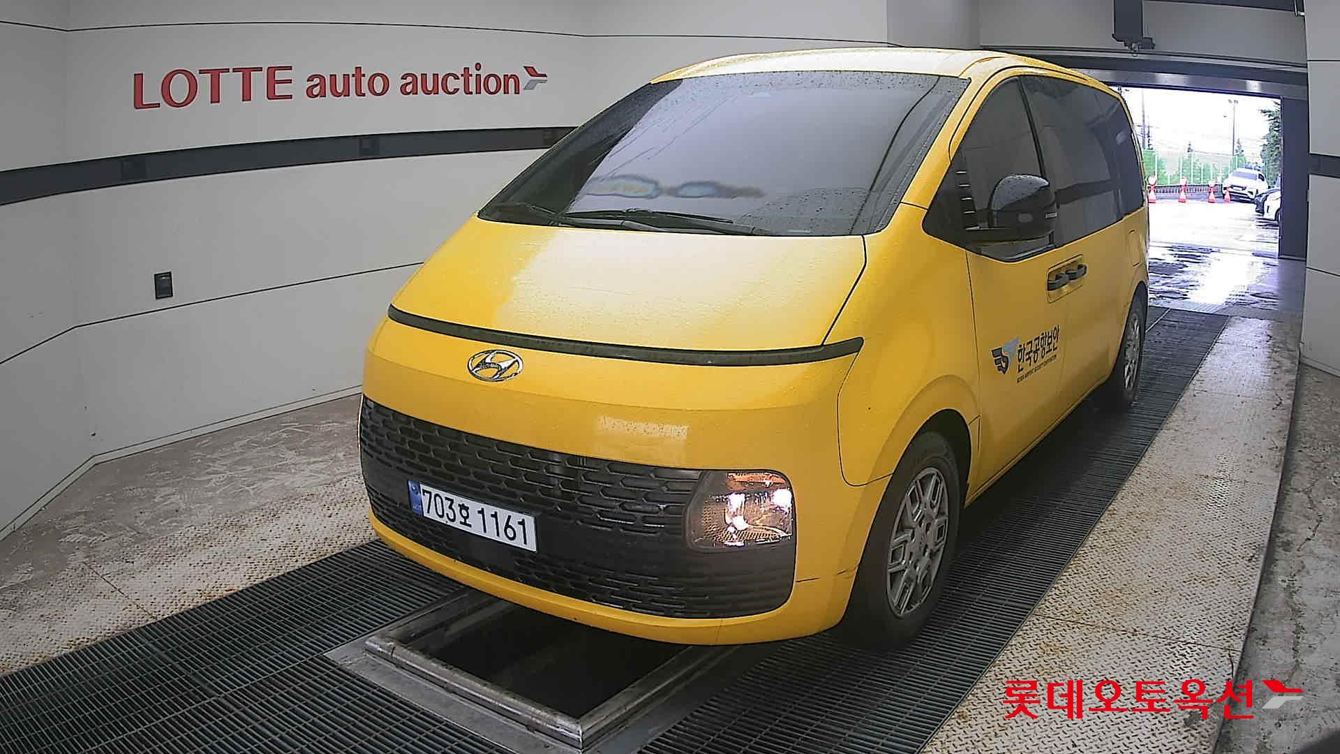 2023 - hyundai staria
