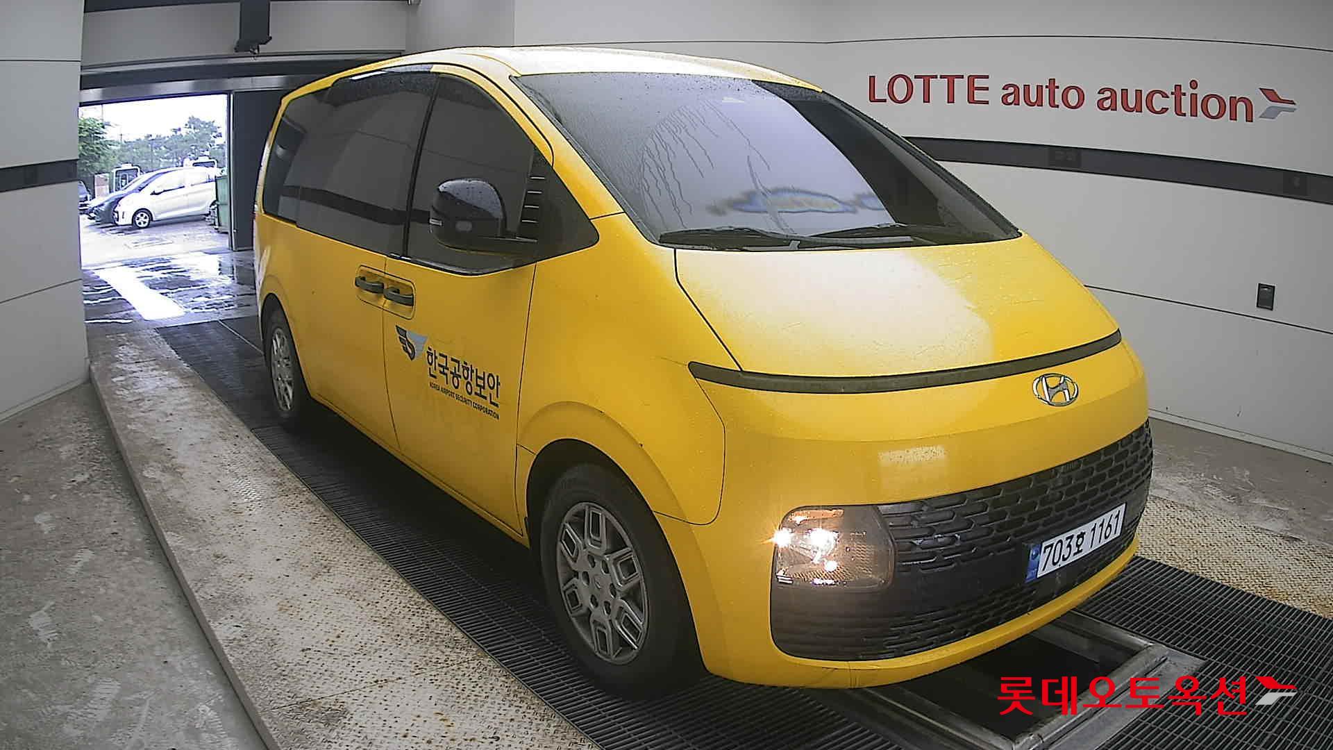 2023 - hyundai staria
