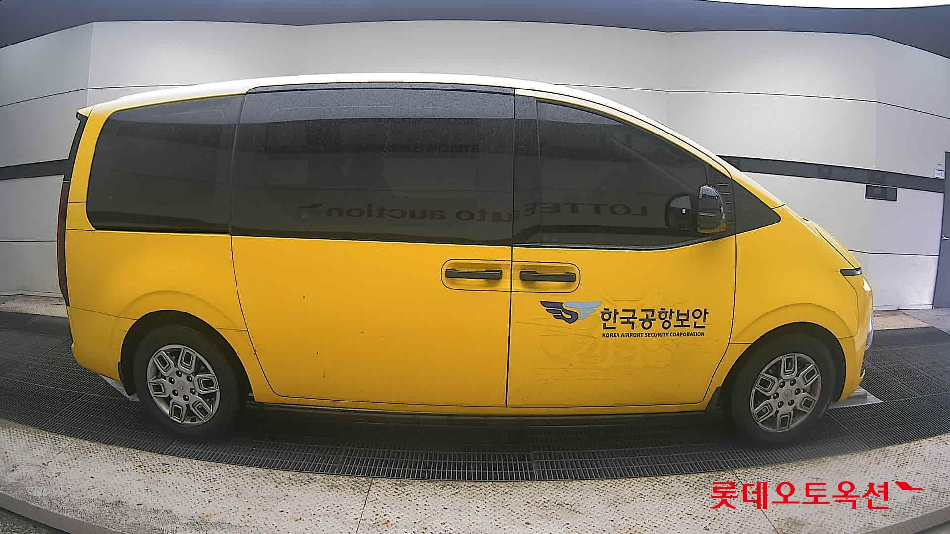 2023 - hyundai staria