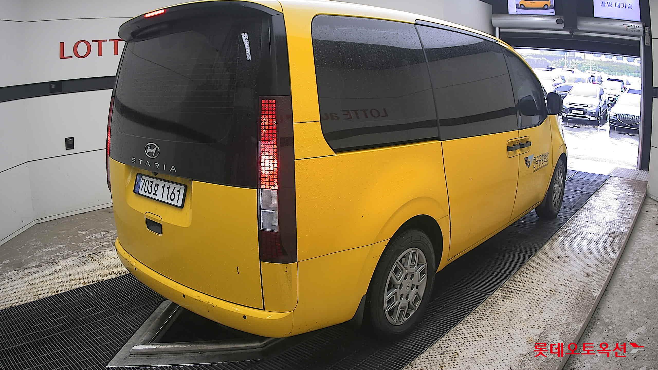 2023 - hyundai staria