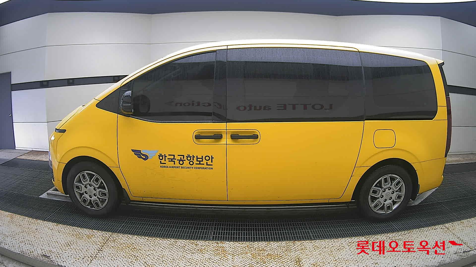 2023 - hyundai staria