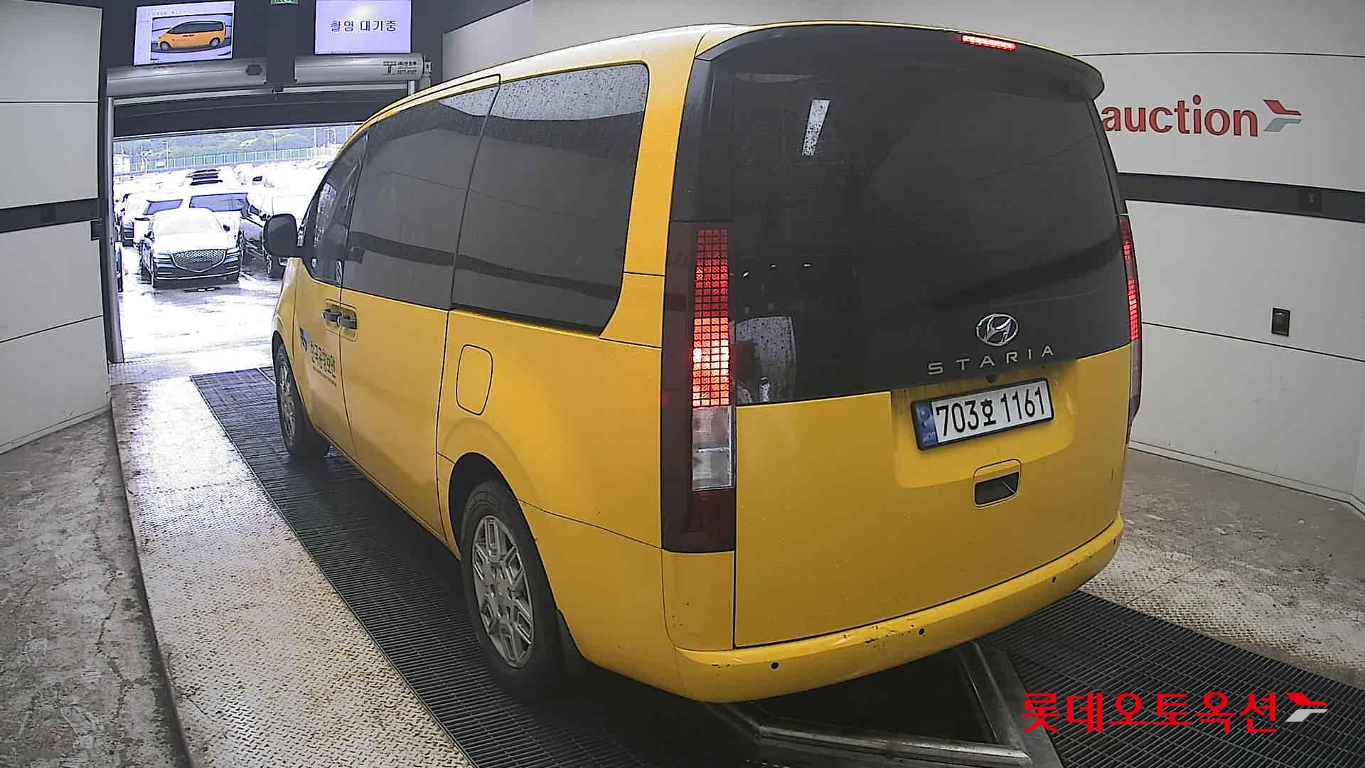 2023 - hyundai staria