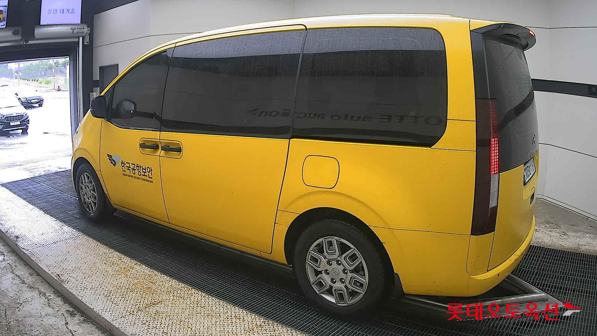 2023 - hyundai staria