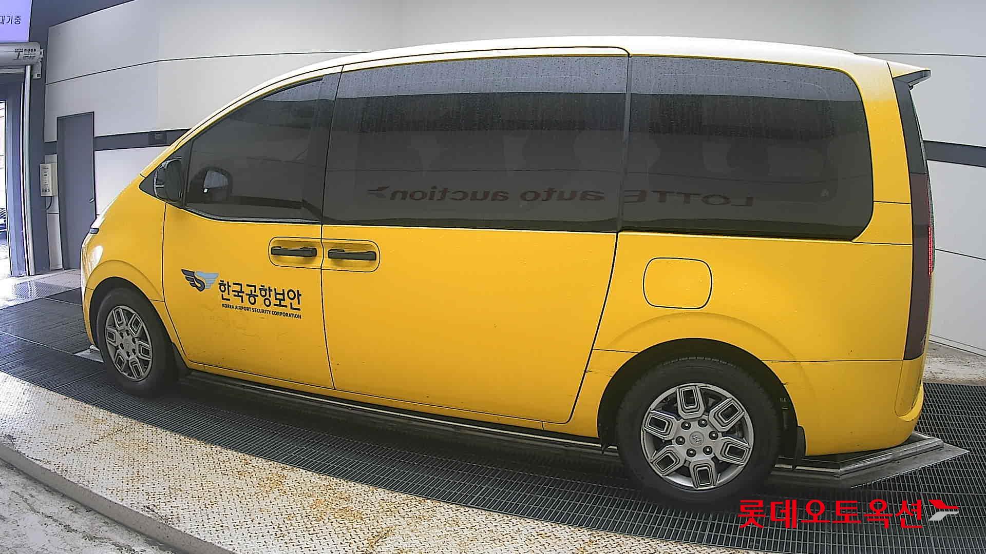 2023 - hyundai staria