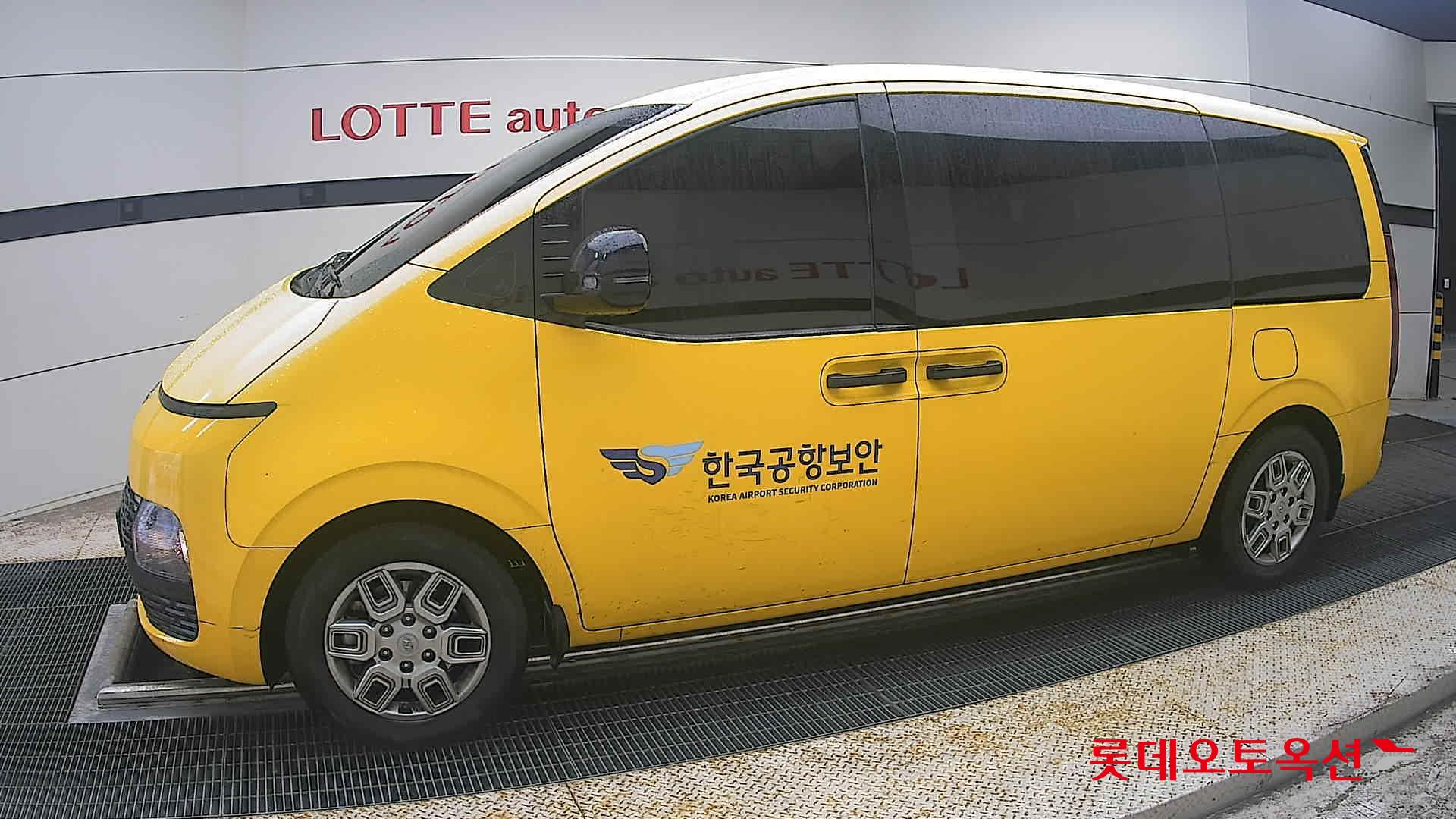 2023 - hyundai staria