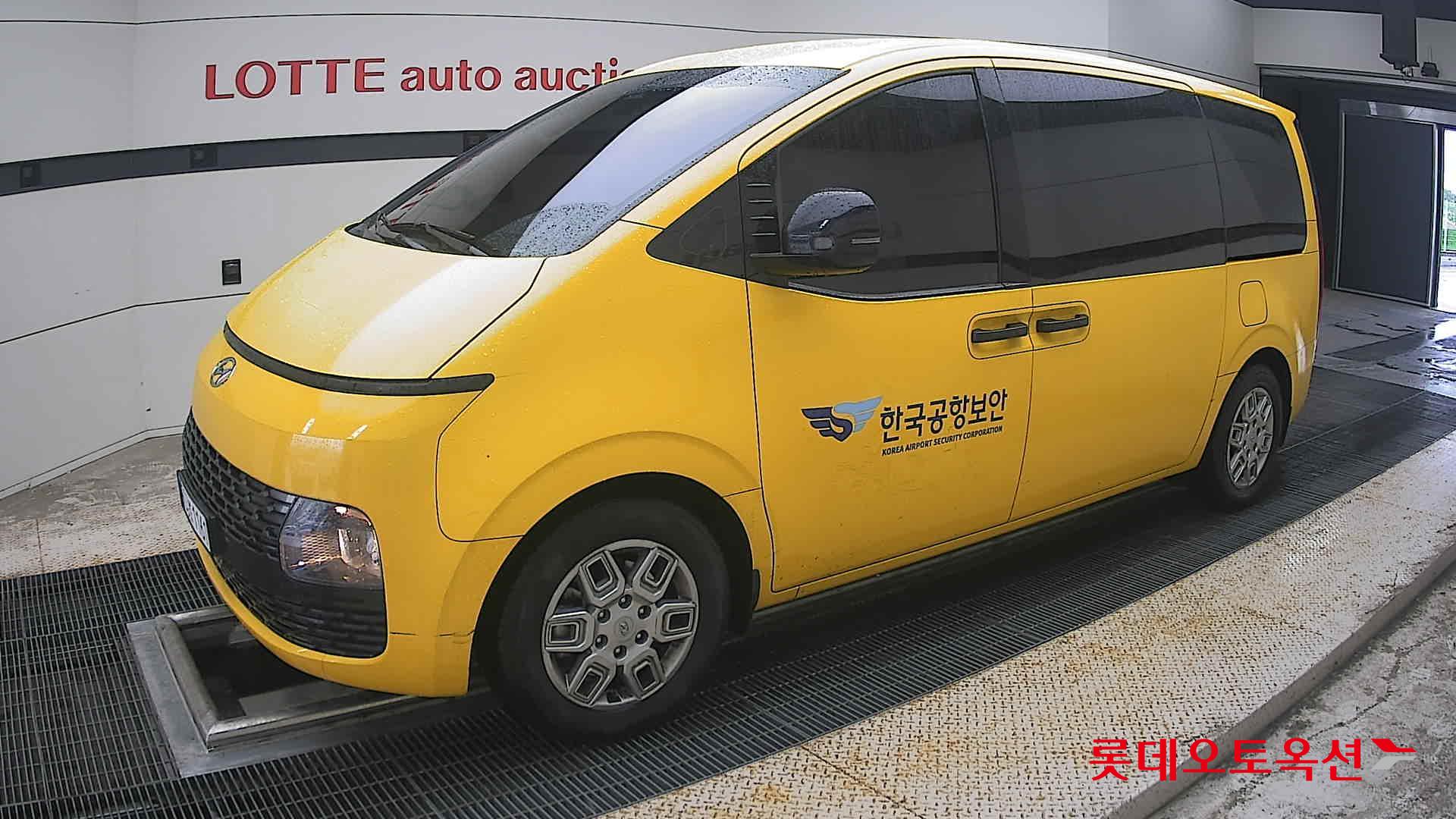 2023 - hyundai staria