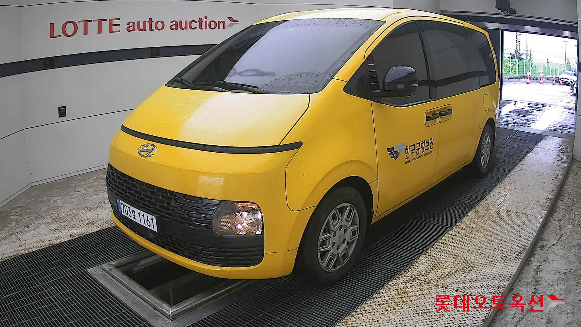 2023 - hyundai staria