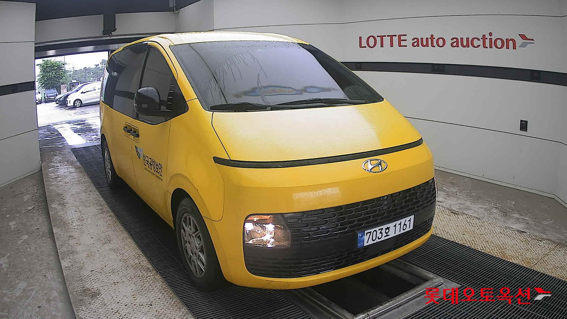 2023 - hyundai staria