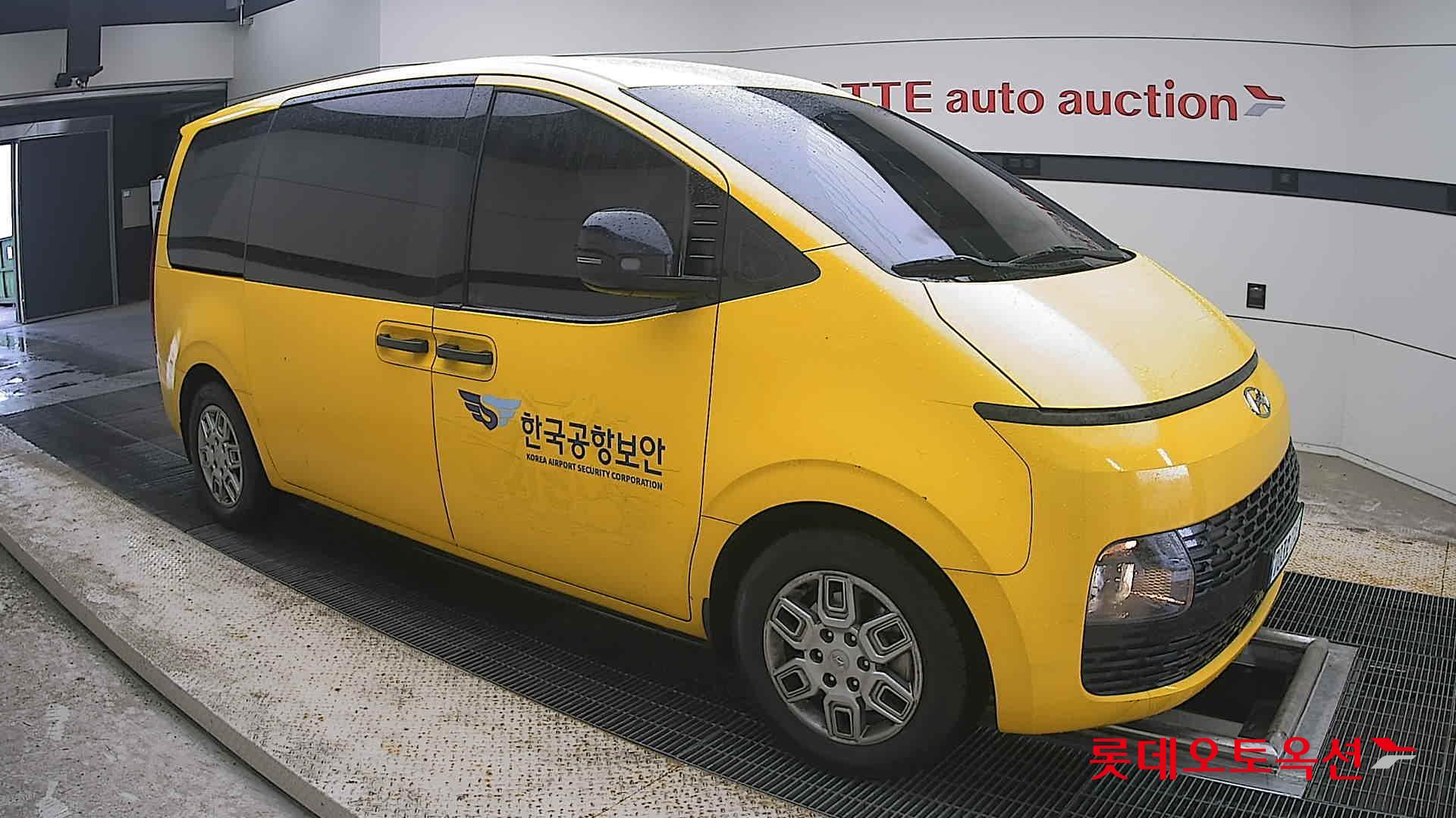 2023 - hyundai staria