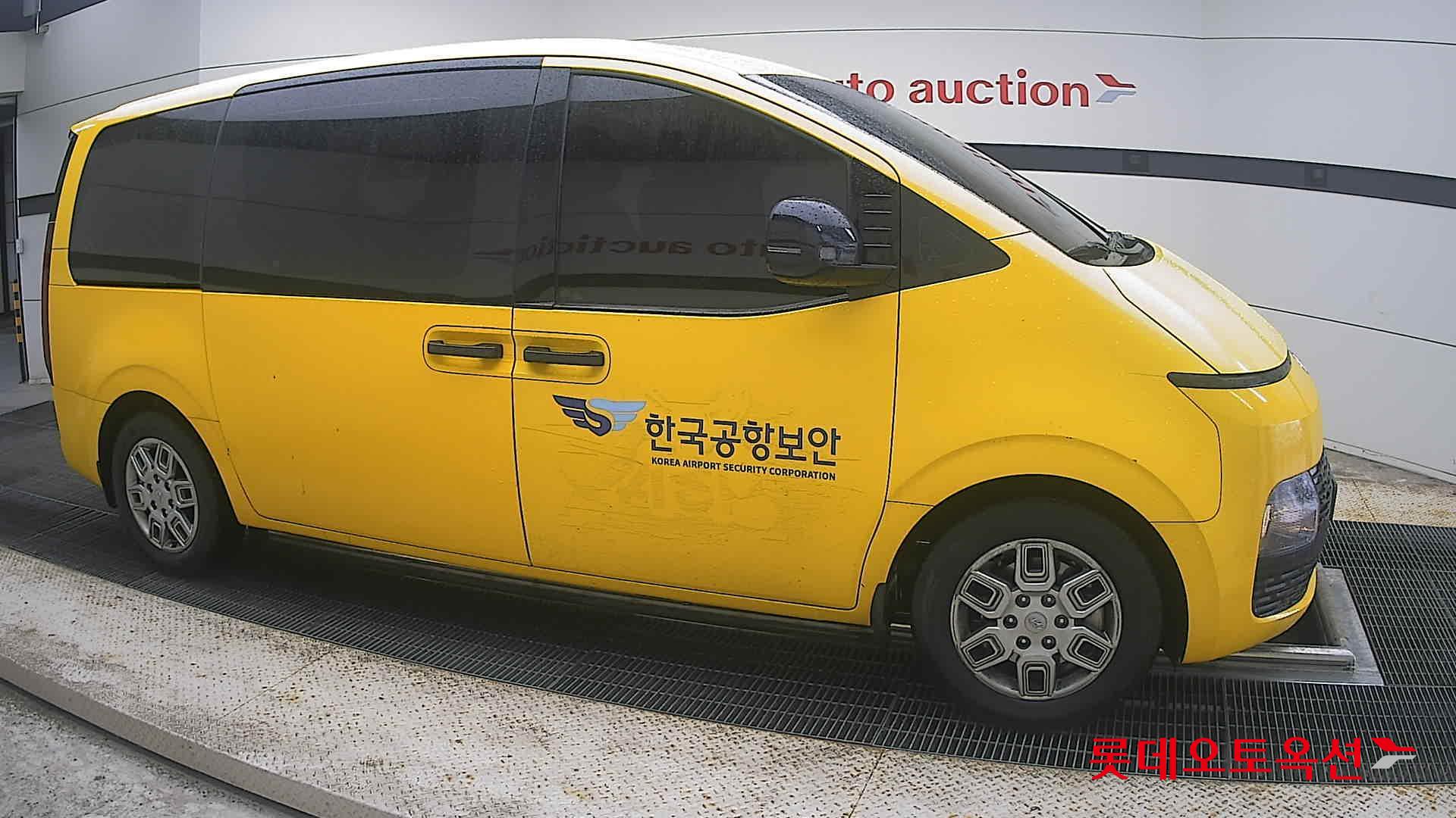 2023 - hyundai staria