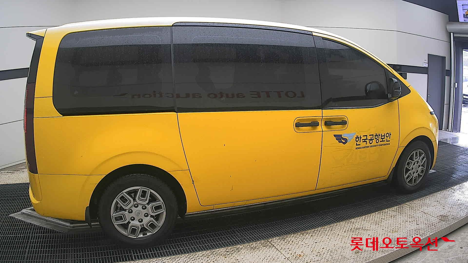 2023 - hyundai staria