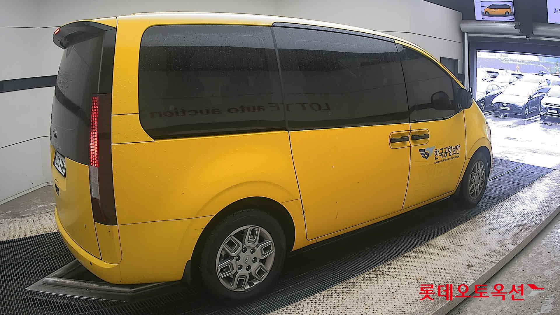 2023 - hyundai staria
