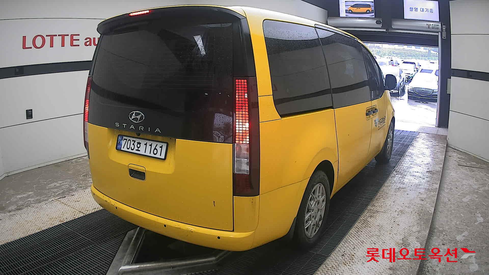 2023 - hyundai staria