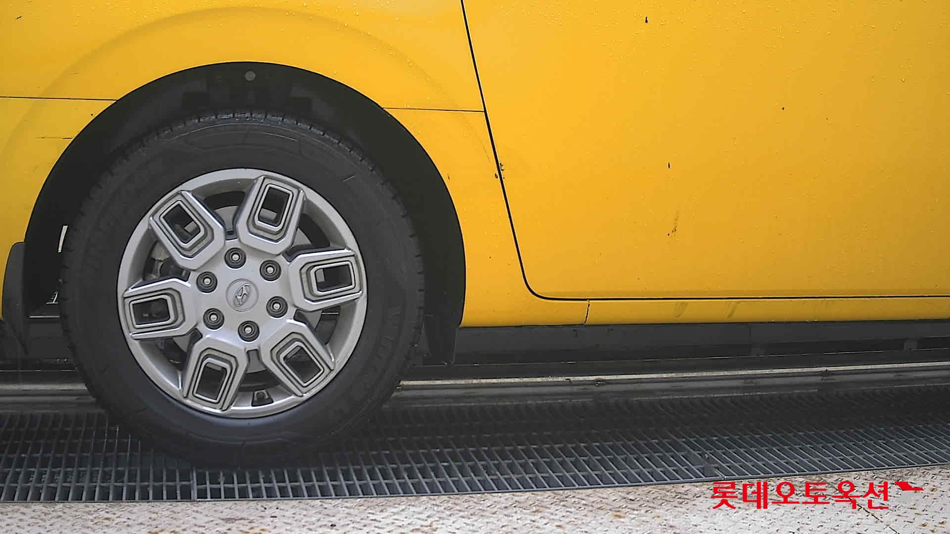 2023 - hyundai staria