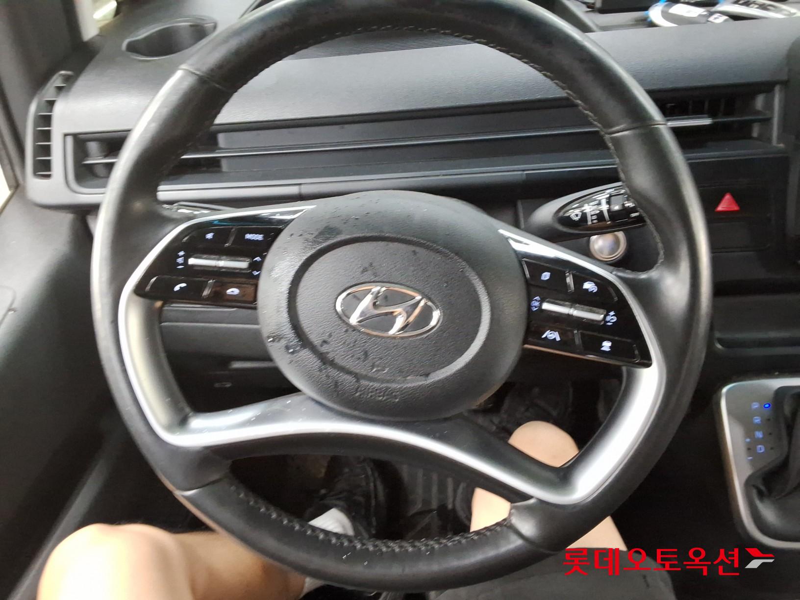 2023 - hyundai staria