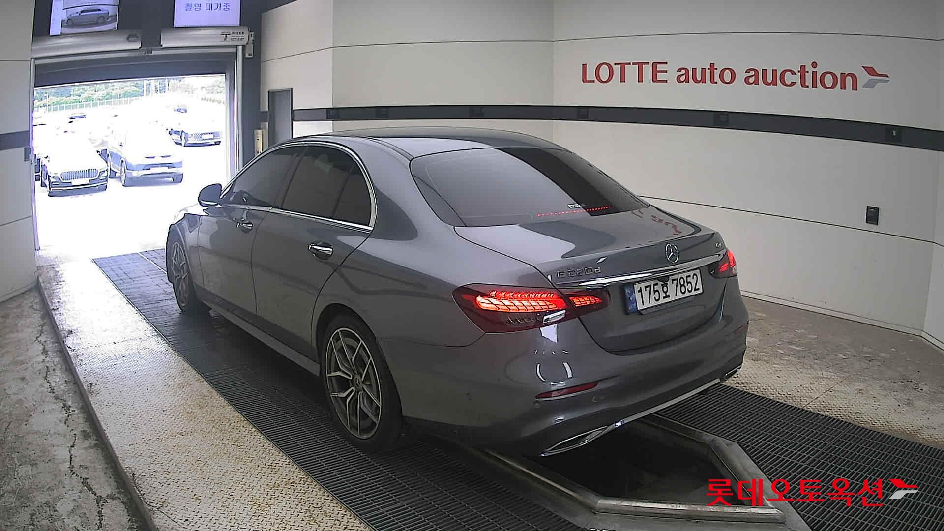 مرسيدس بنز E220 2023 4M LINE
