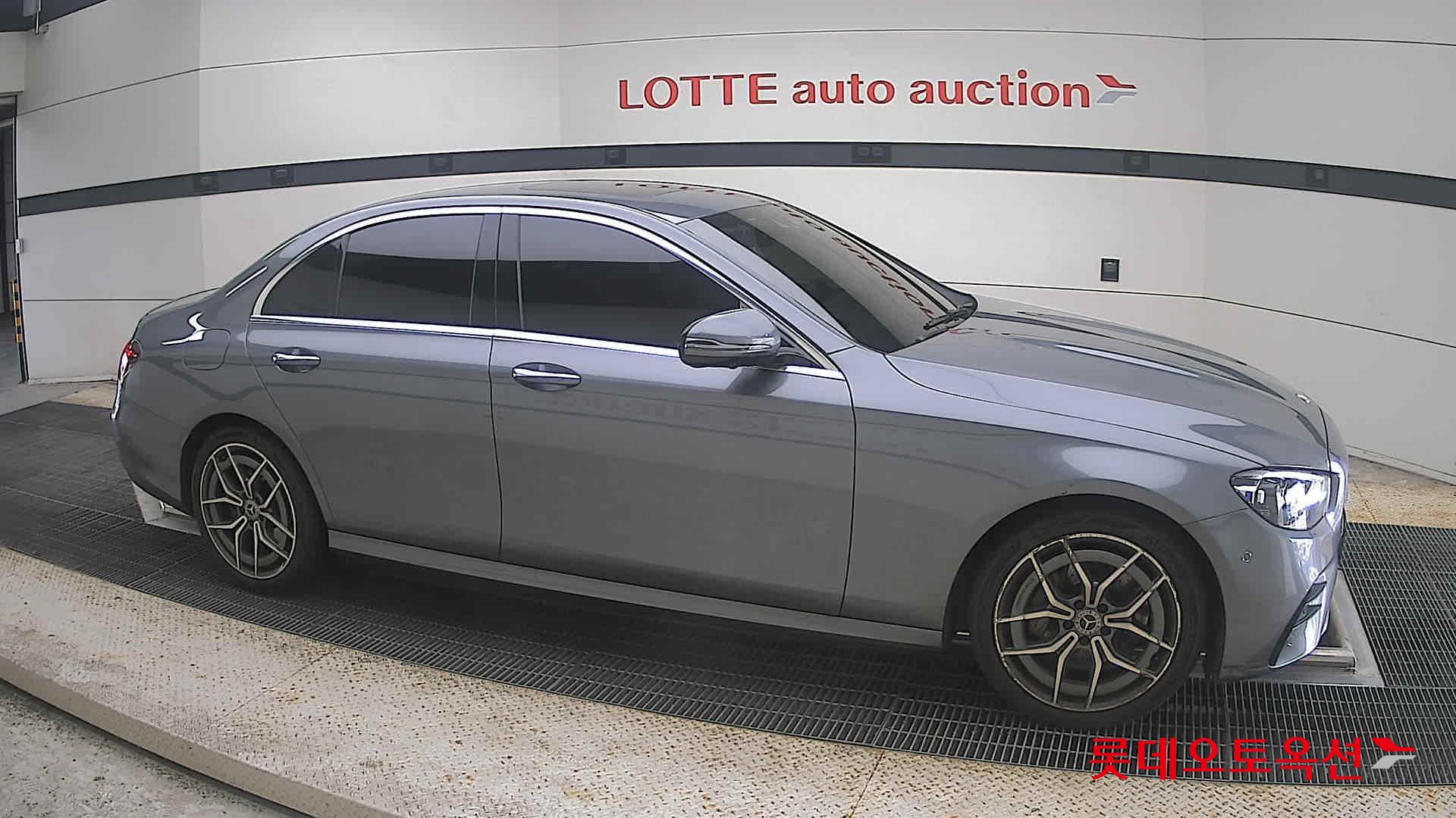 مرسيدس بنز E220 2023 4M LINE