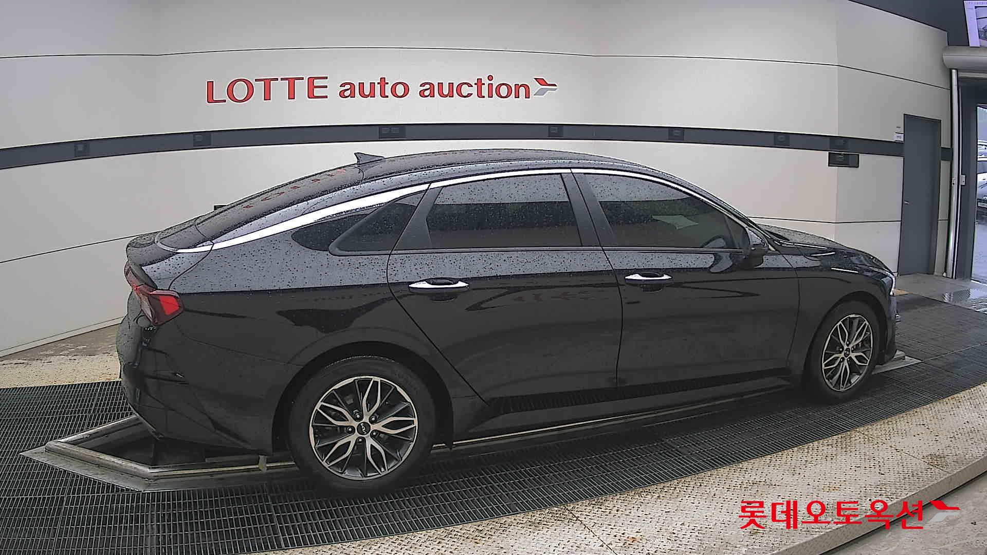 2022 - kia k5
