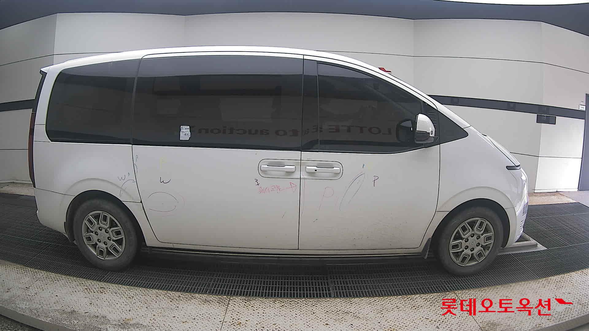 2022 - hyundai staria