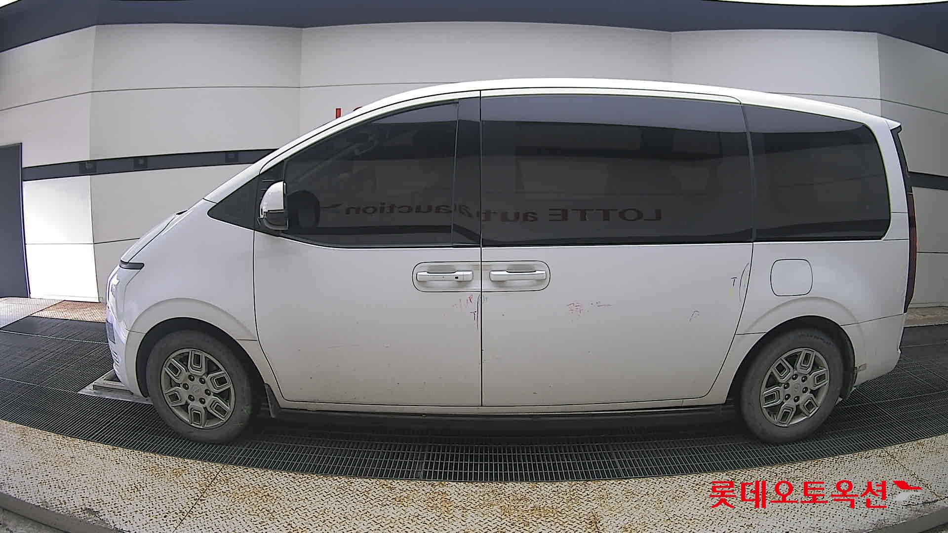 2022 - hyundai staria
