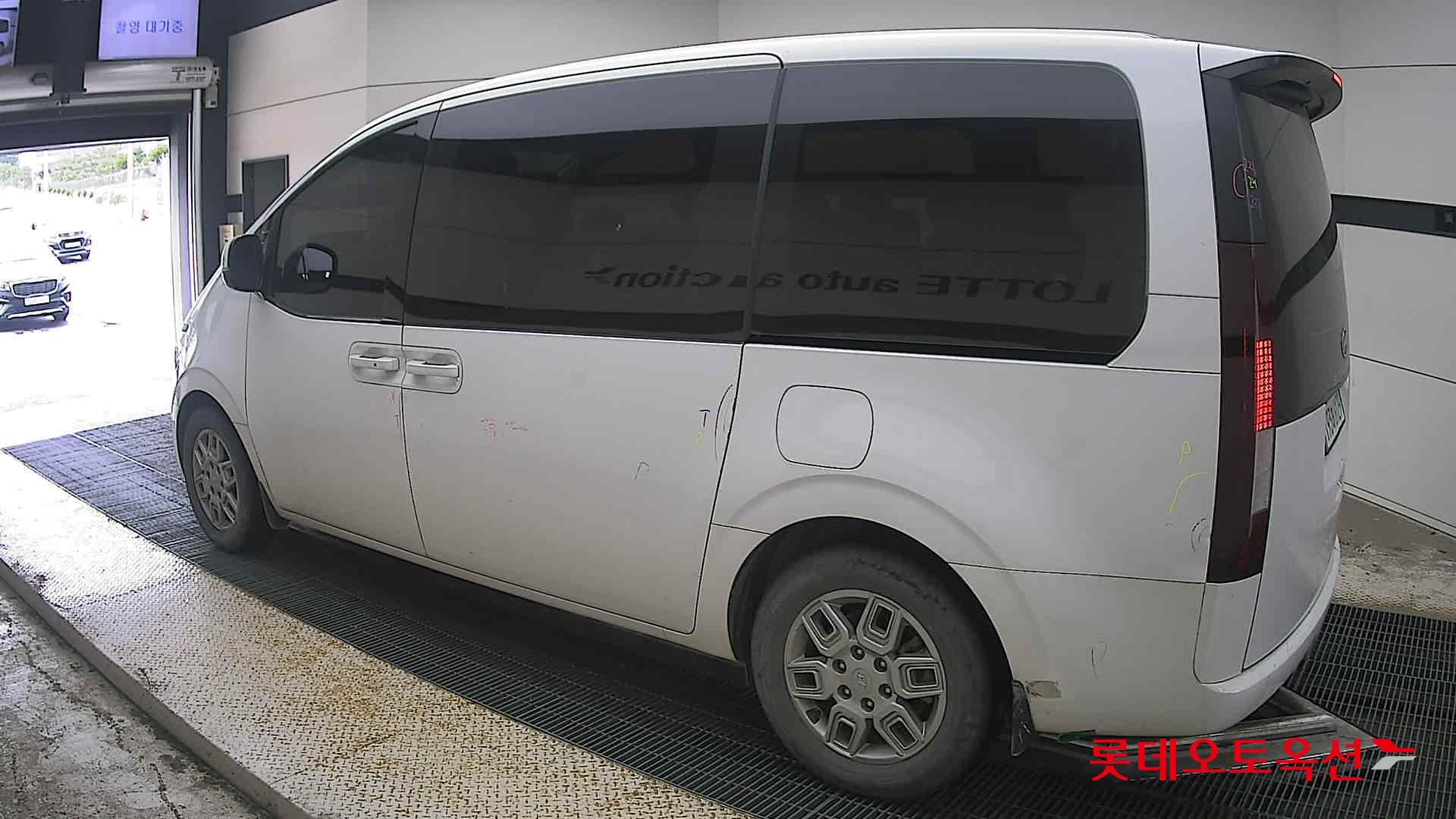 2022 - hyundai staria