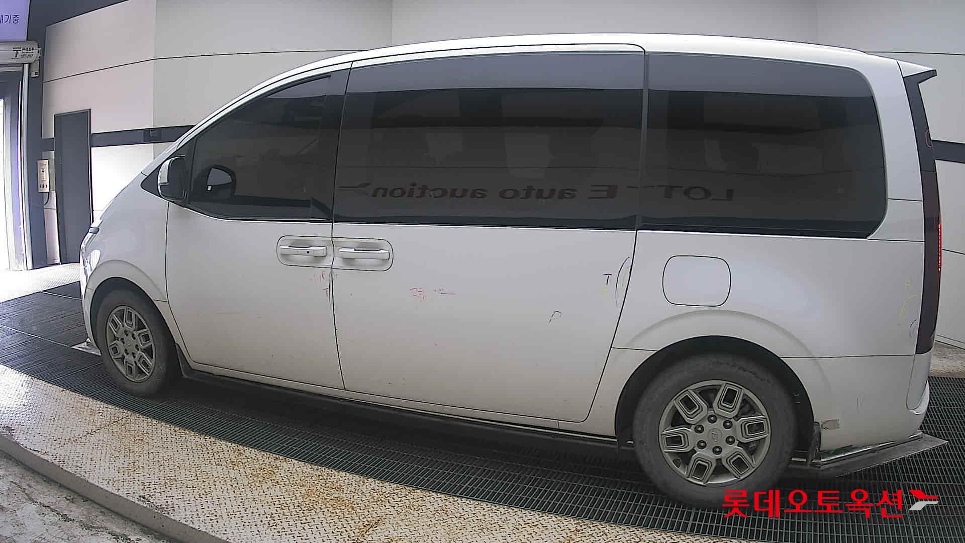 2022 - hyundai staria