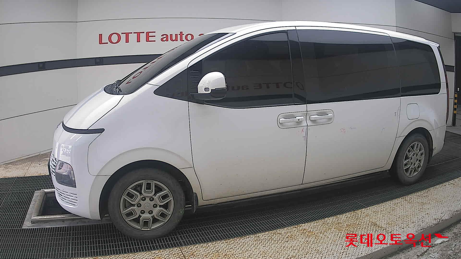 2022 - hyundai staria