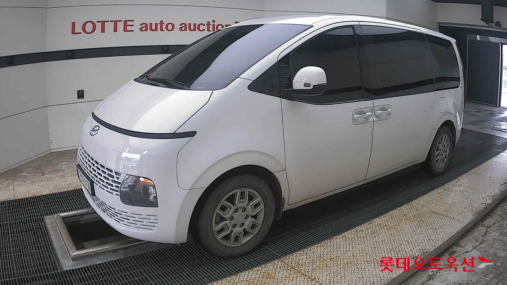 2022 - hyundai staria