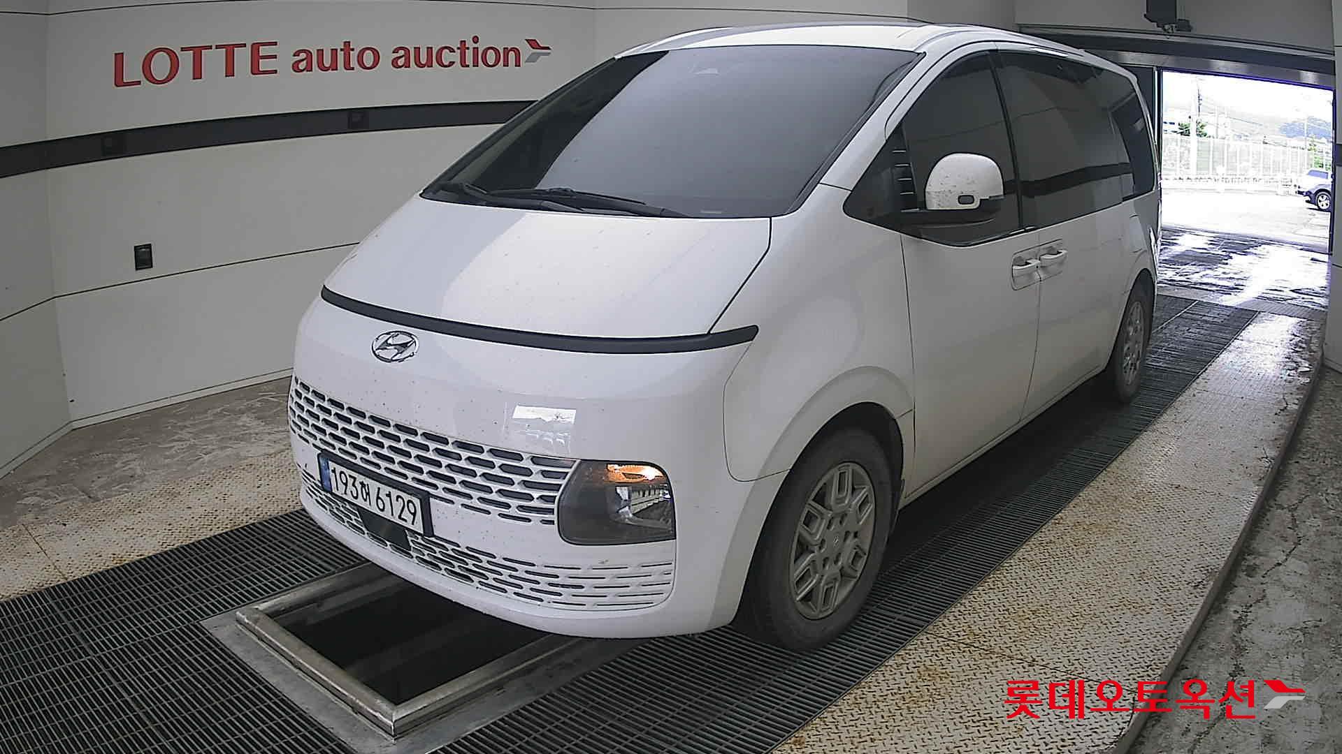 2022 - hyundai staria