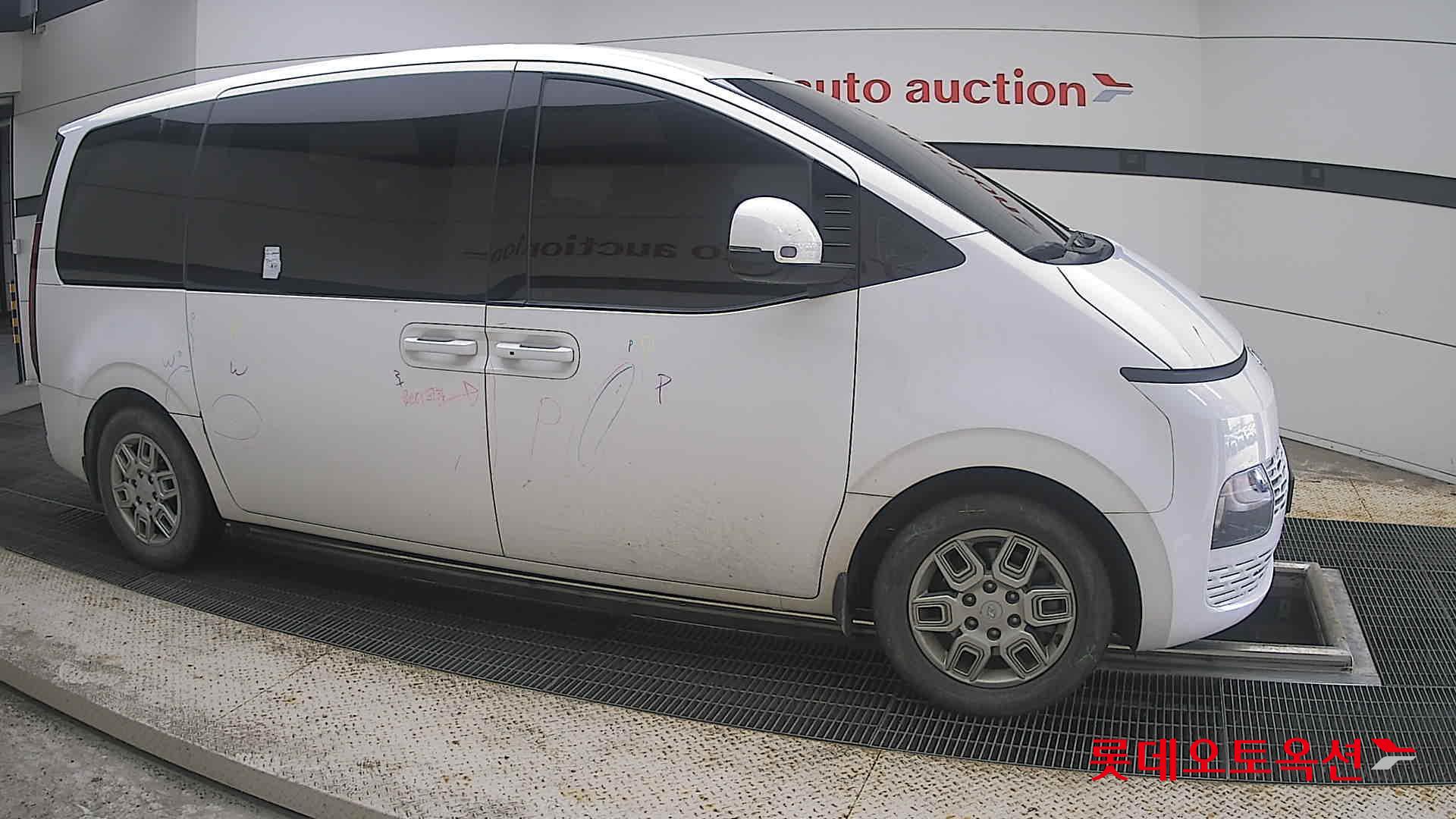 2022 - hyundai staria
