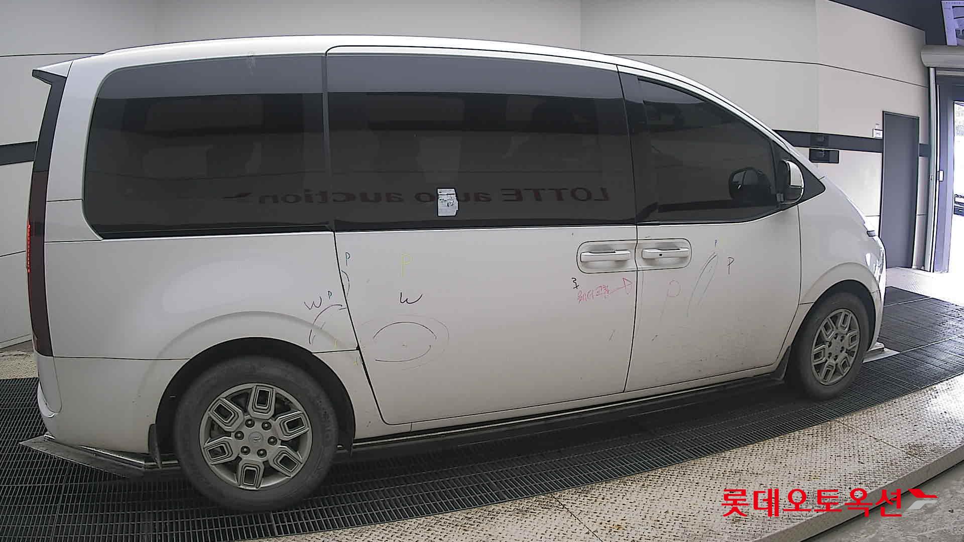 2022 - hyundai staria