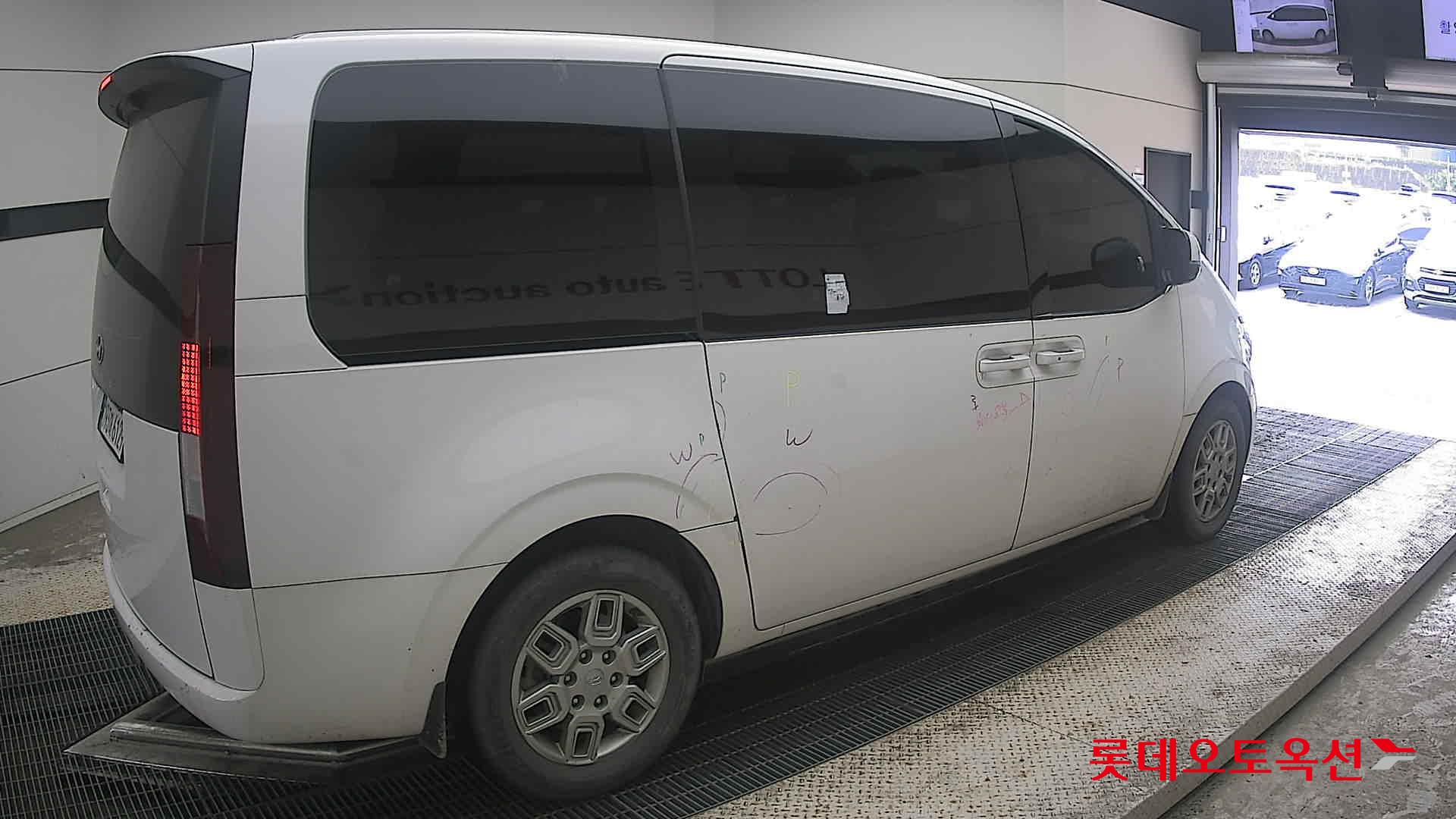 2022 - hyundai staria